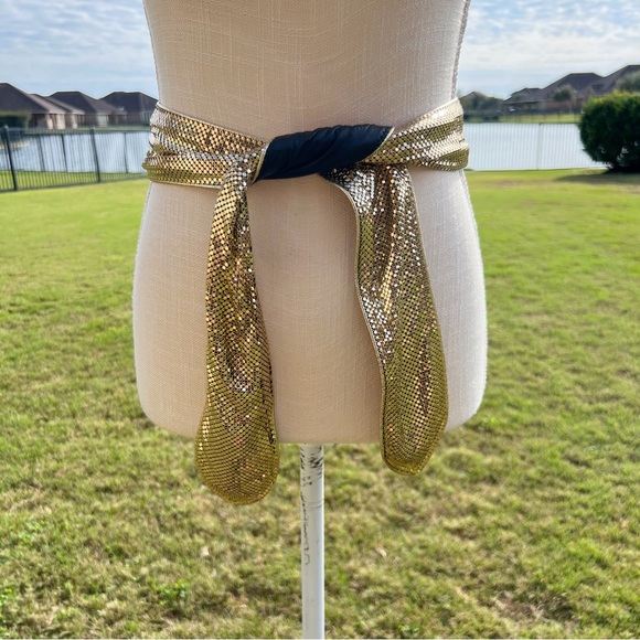 Vintage gold mesh scarf and belt - Picture 6 of 10